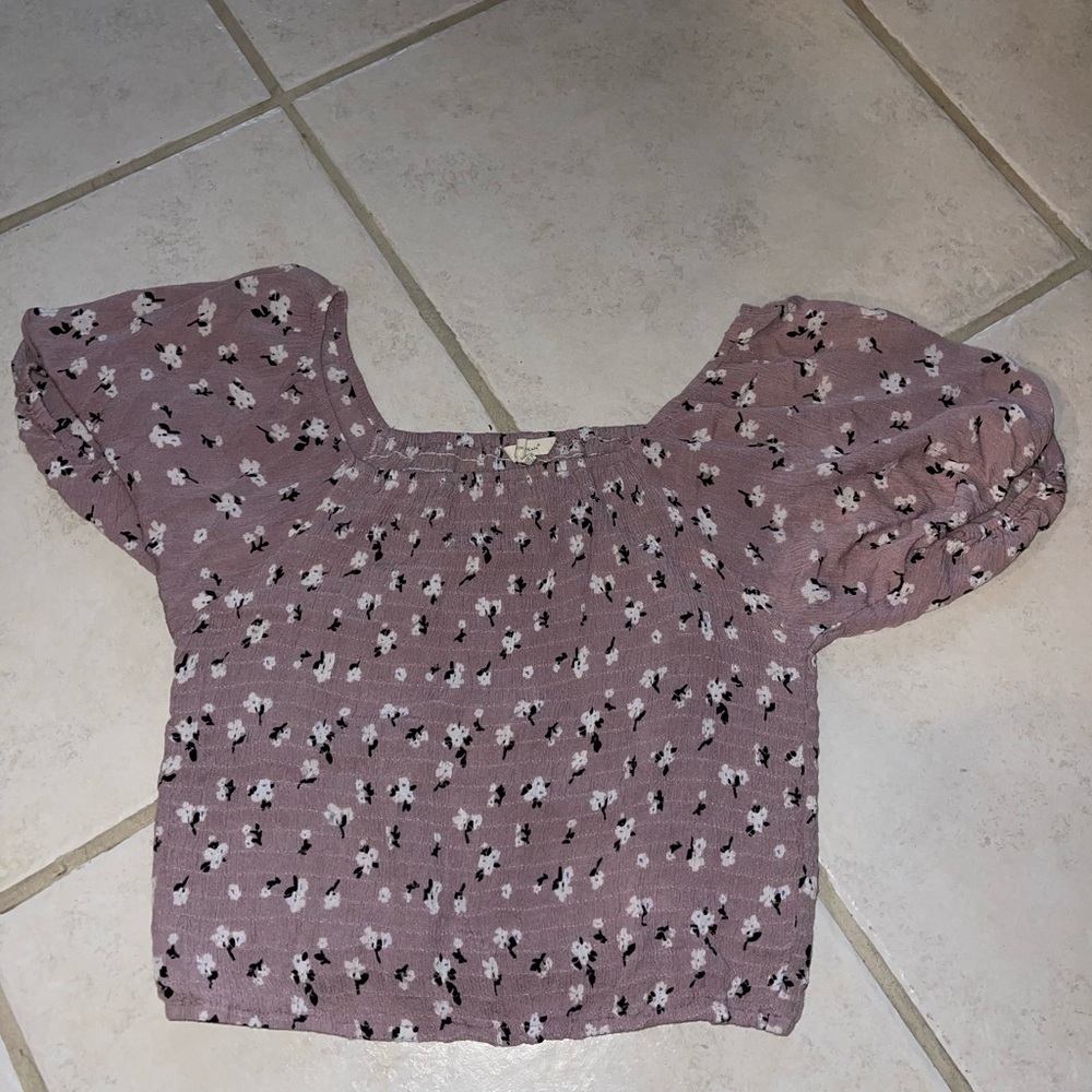 Purple blouse with stretchy fabric and short flowy sleeves